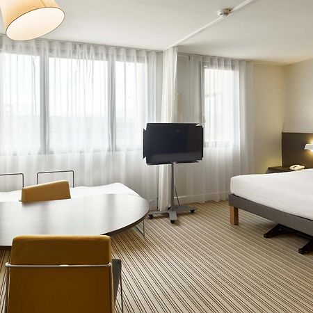B&B Hotel Velizy Est Exterior photo